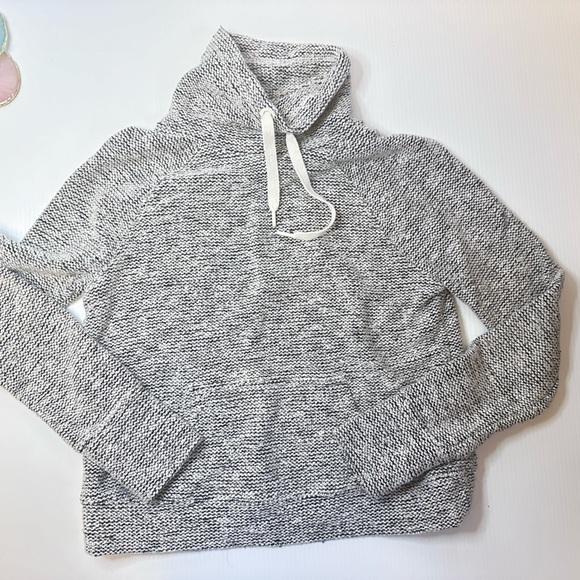 Aerie Snowday Black & white sweater - Picture 2 of 9